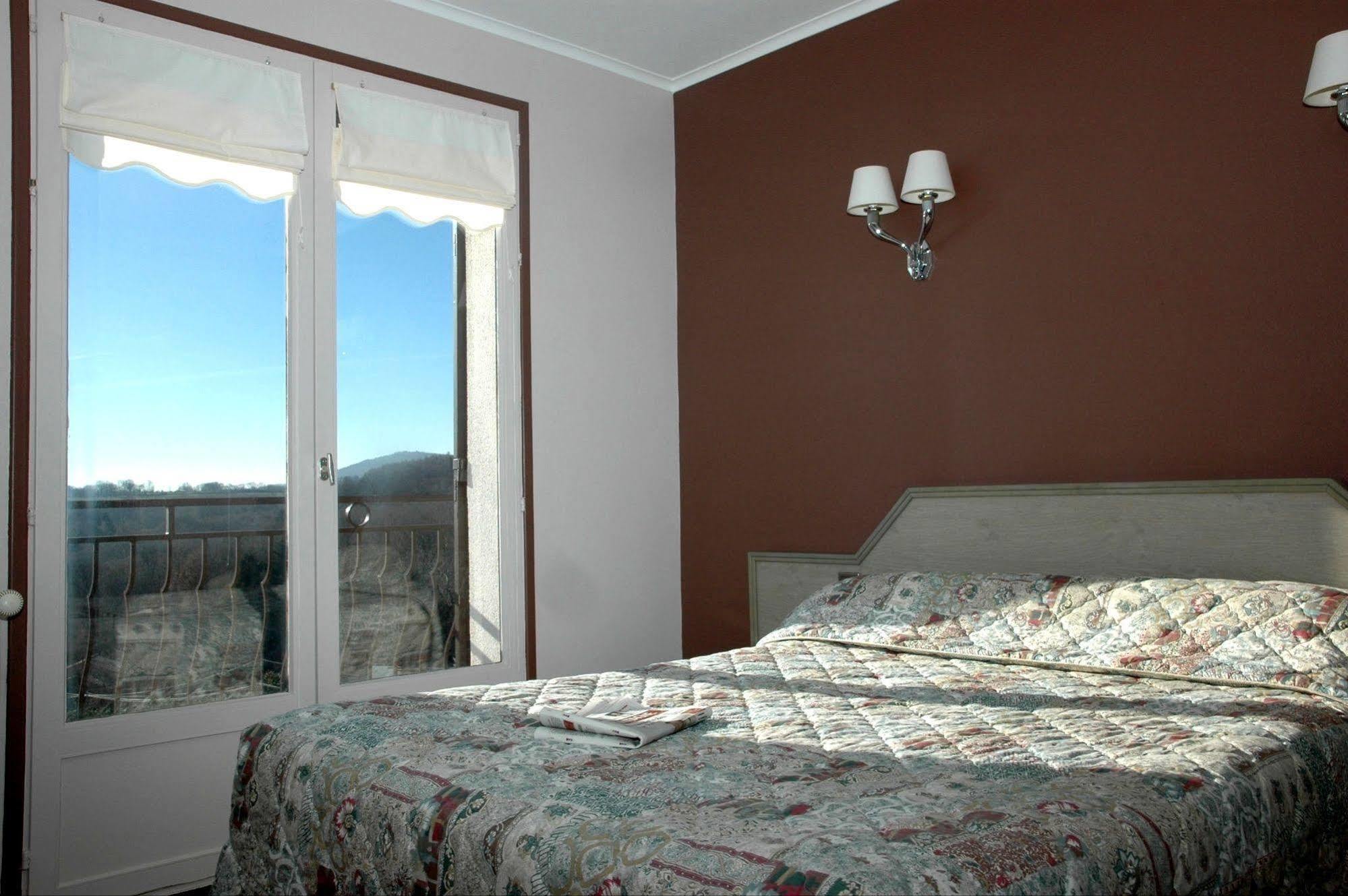Logis La Rose Des Vents Hotel Volvic Luaran gambar